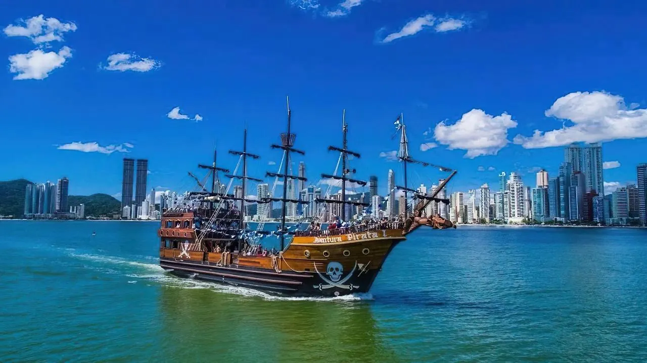 宾馆 Balneário Camboriú Casa Familiar Estaleiro酒店 巴西